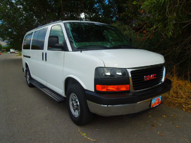 GMC Savana 2008 photo 2