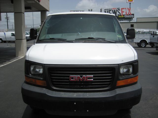 GMC Savana 2009 photo 2