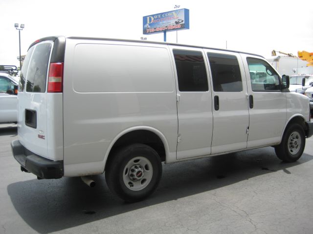 GMC Savana 2009 photo 3