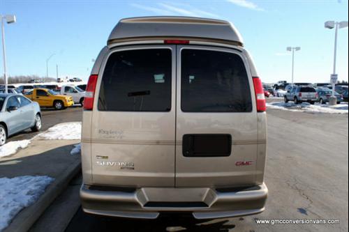 GMC Savana 2009 photo 2