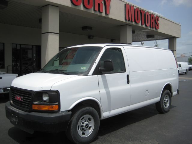 GMC Savana 2009 photo 2