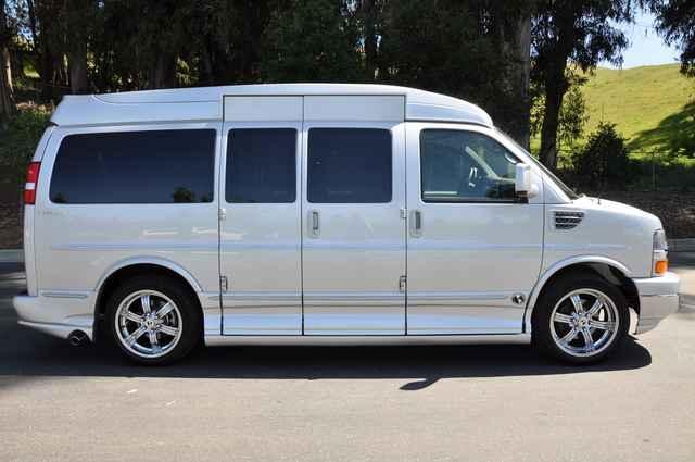 GMC Savana Base Passenger Van