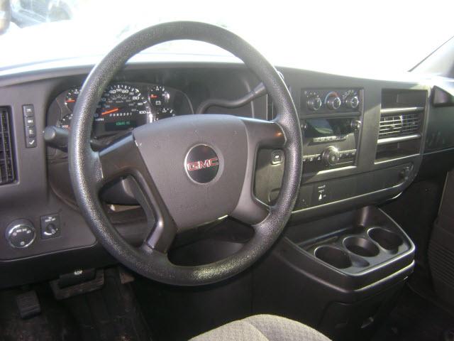 GMC Savana 2009 photo 1