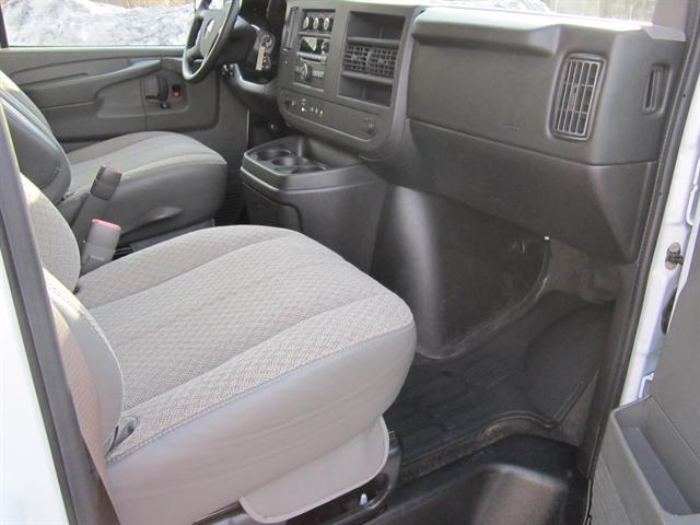 GMC Savana LE w/CD MP3 Passenger Van