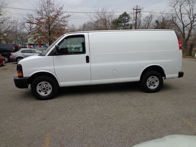 GMC Savana 2012 photo 3