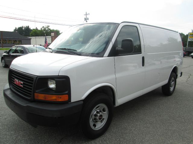 GMC Savana 2012 photo 1