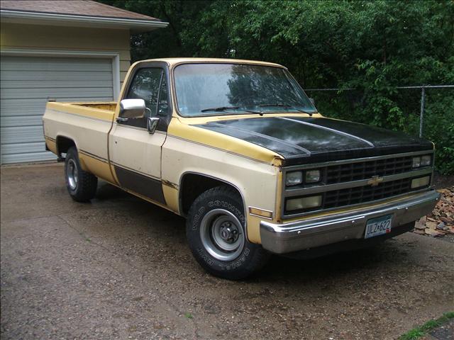 GMC Sierra 1984 photo 1