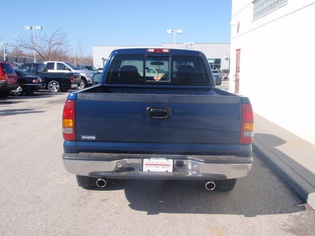 GMC Sierra 2000 photo 2