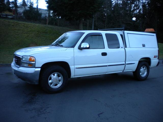 GMC Sierra EX - Clean Carfax Pickup