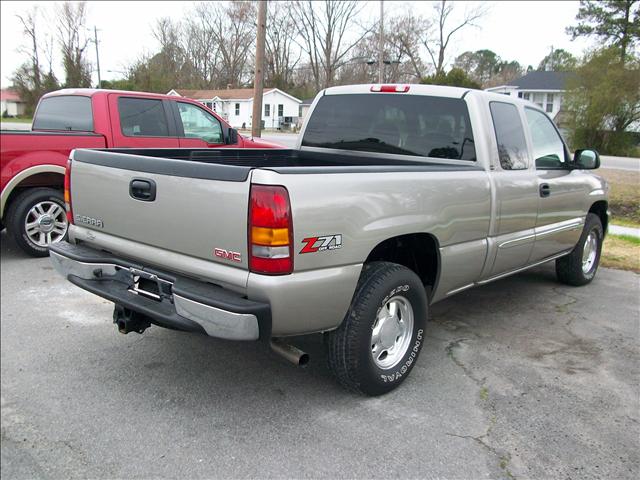 GMC Sierra 2003 photo 2