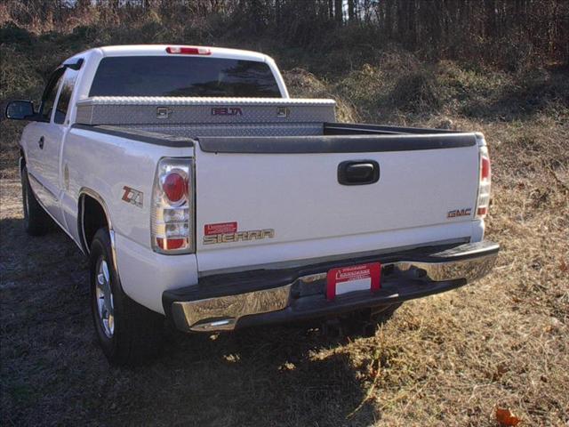 GMC Sierra 2003 photo 2