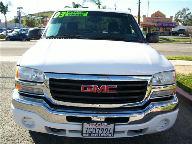 GMC Sierra 2003 photo 1