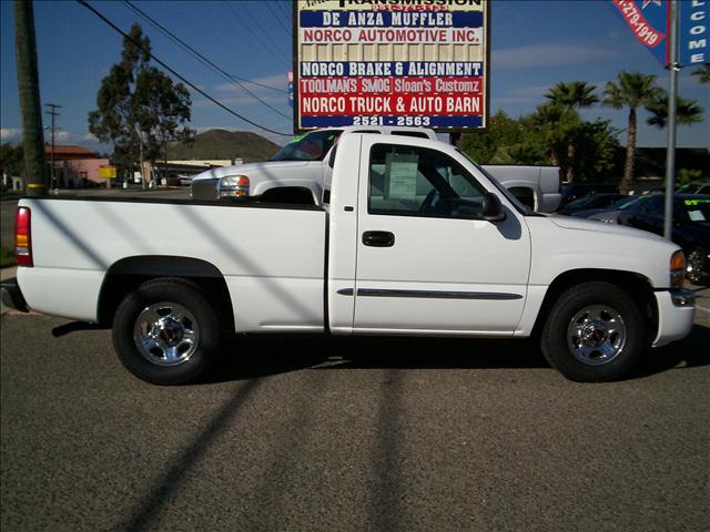 GMC Sierra 2003 photo 2