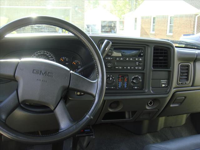 GMC Sierra 2004 photo 2