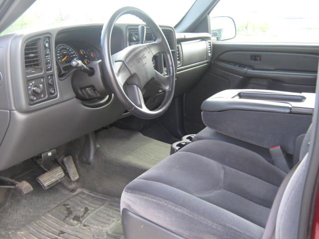 GMC Sierra 2005 photo 2