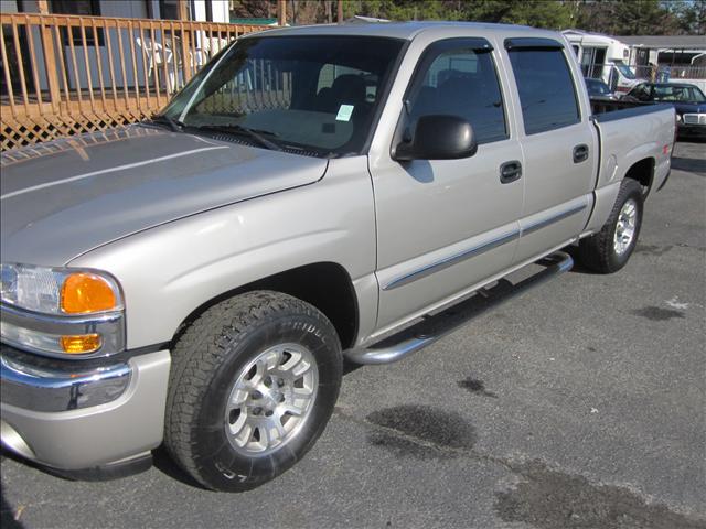 GMC Sierra 2005 photo 1