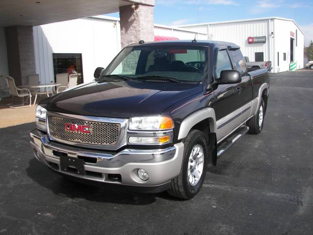 GMC Sierra 2005 photo 2