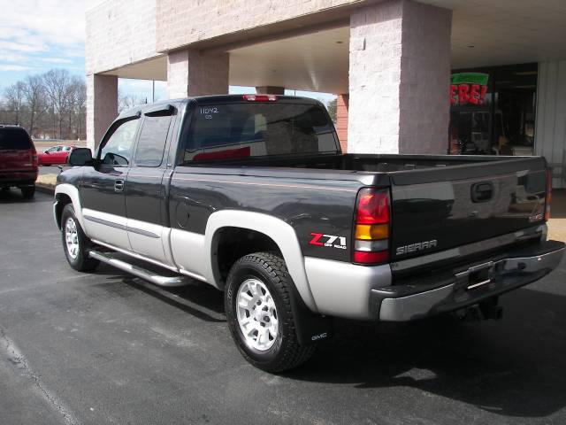 GMC Sierra 2005 photo 3