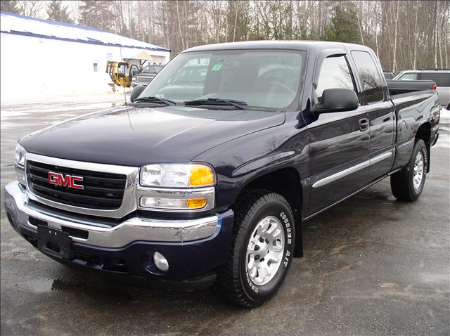 GMC Sierra 2005 photo 2