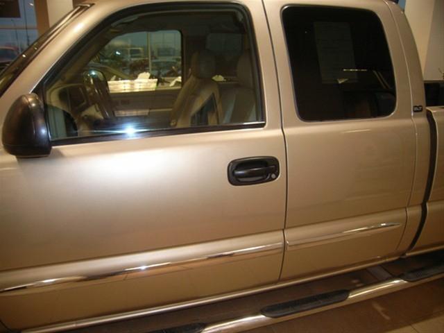 GMC Sierra 2005 photo 2