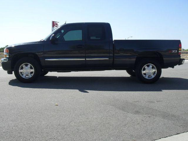 GMC Sierra 2005 photo 2