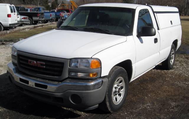 GMC Sierra 2005 photo 2