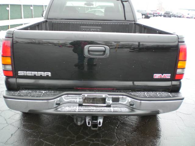 GMC Sierra 2005 photo 2