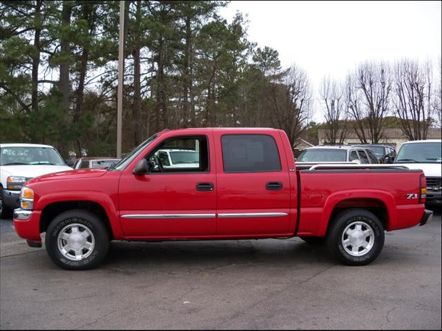 GMC Sierra 2005 photo 2