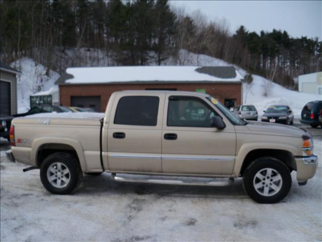 GMC Sierra 2005 photo 0