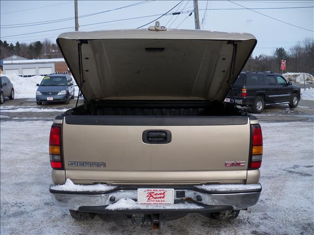 GMC Sierra 2005 photo 2