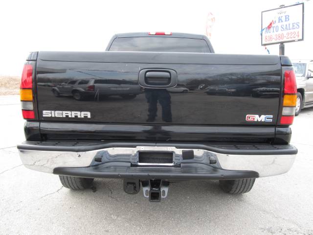 GMC Sierra 2005 photo 2