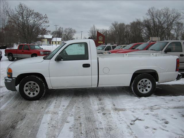 GMC Sierra 2005 photo 2