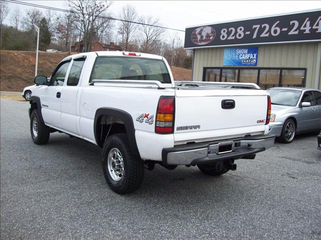 GMC Sierra 2005 photo 2