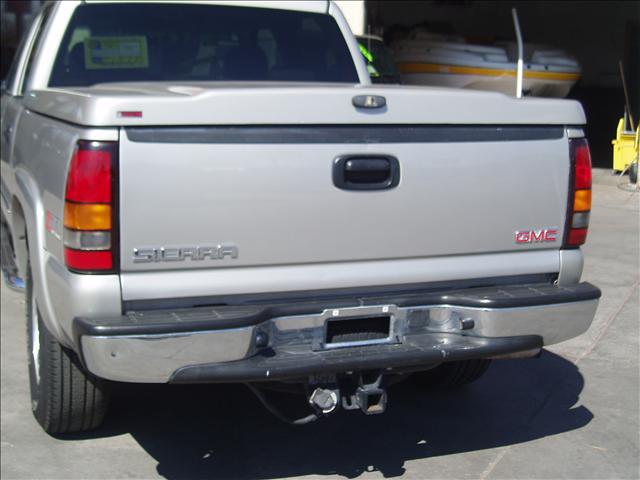 GMC Sierra 2005 photo 1