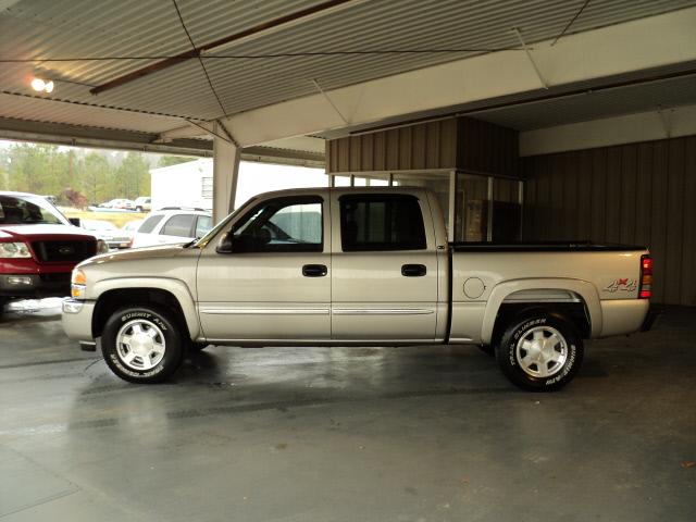 GMC Sierra 2005 photo 2