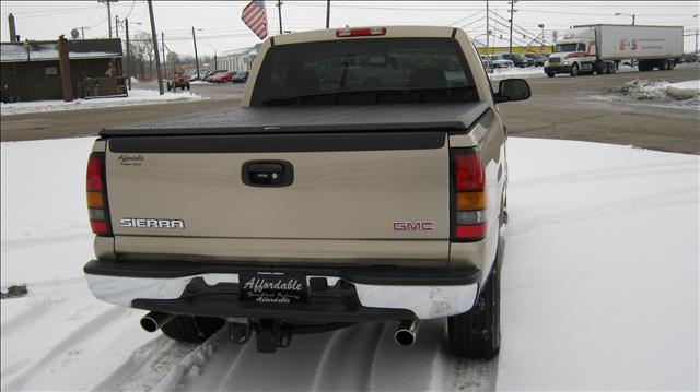 GMC Sierra 2005 photo 2