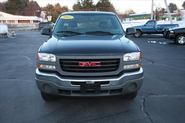 GMC Sierra 2005 photo 2