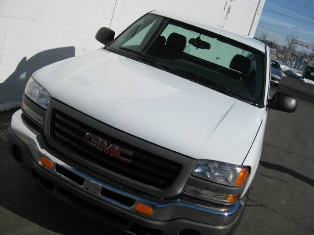 GMC Sierra 2005 photo 2