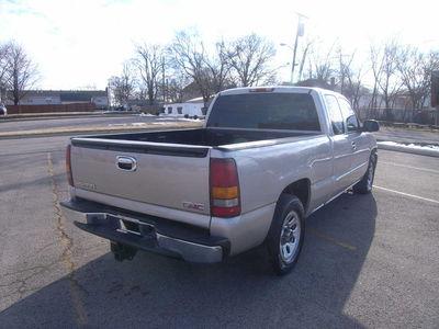 GMC Sierra 2005 photo 2