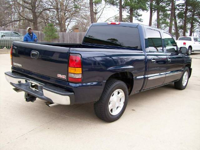 GMC Sierra 2005 photo 2