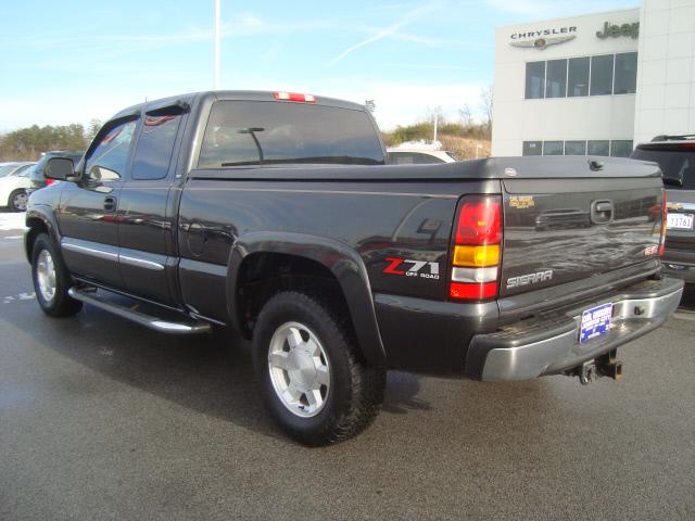 GMC Sierra 2005 photo 2