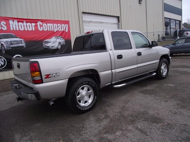 GMC Sierra 2005 photo 2