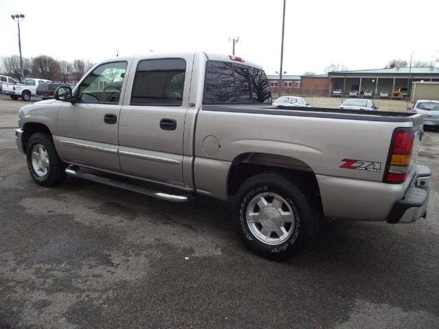 GMC Sierra 2005 photo 3