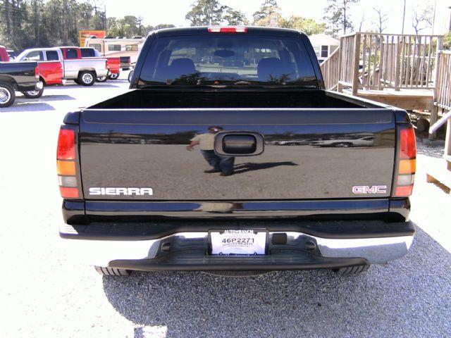 GMC Sierra 2005 photo 2