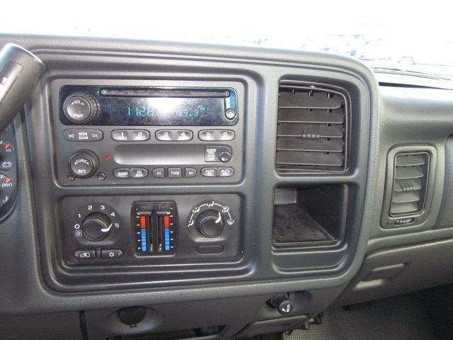 GMC Sierra 2005 photo 2