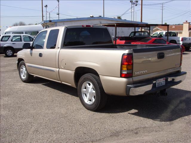 GMC Sierra 2005 photo 2