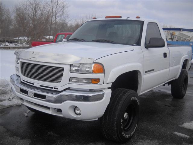 GMC Sierra 2005 photo 2