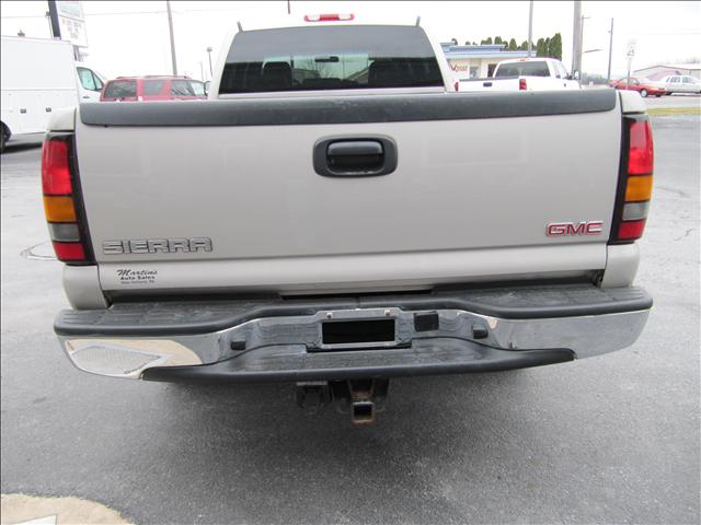 GMC Sierra 2006 photo 2