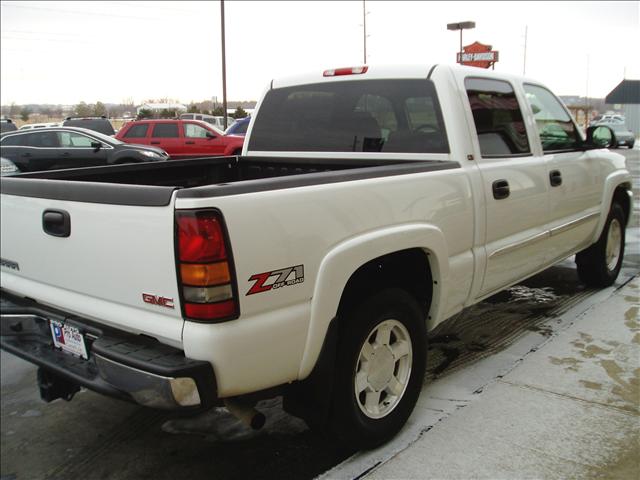 GMC Sierra 2006 photo 2