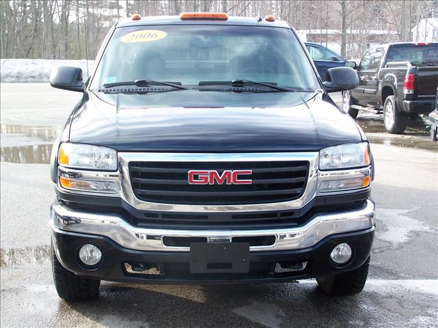 GMC Sierra 2006 photo 2